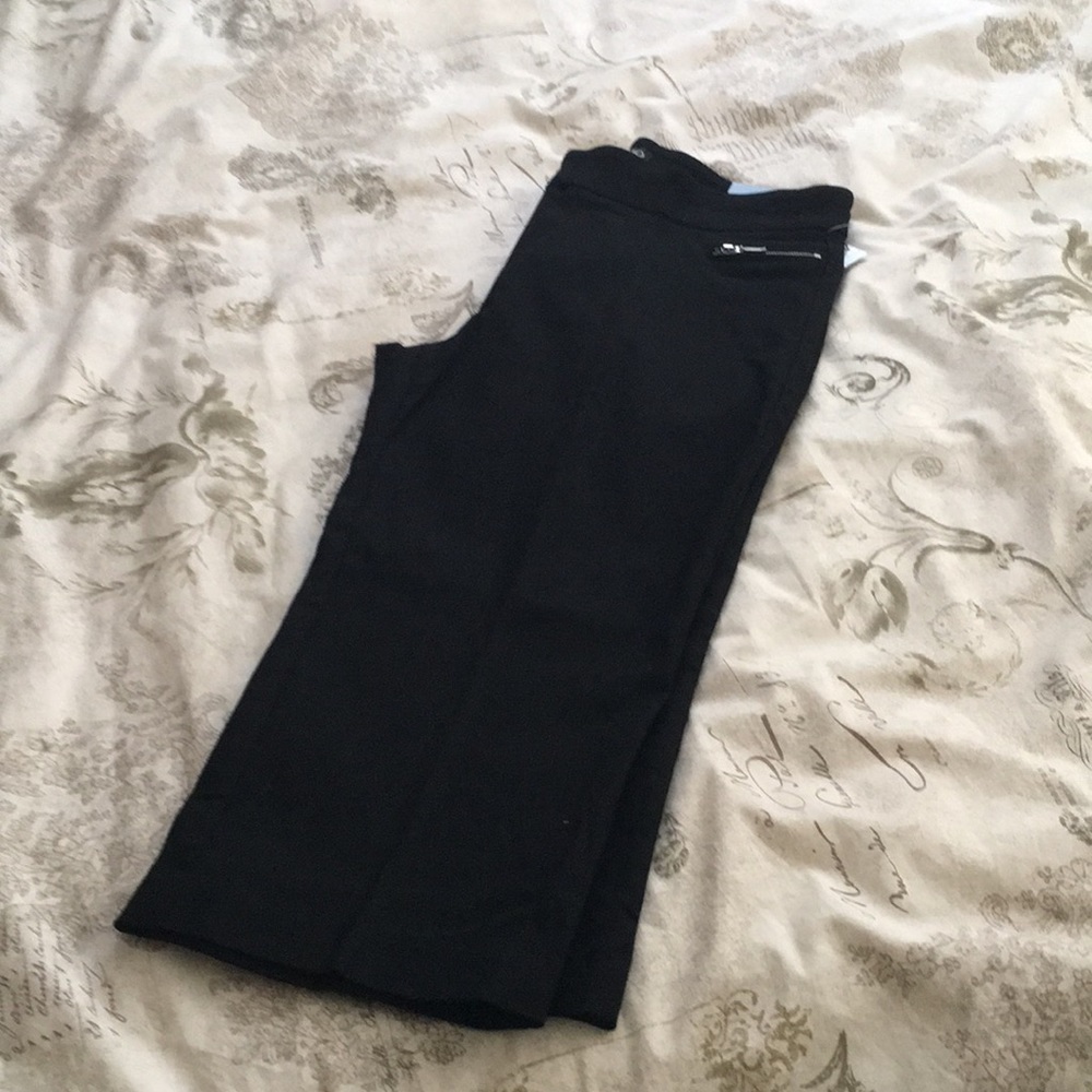 NWT Cropped/Capri Black Pants